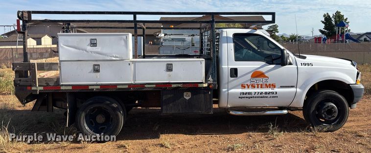 image for item EM5072 2002 Ford F450 Super Duty flatbed truck