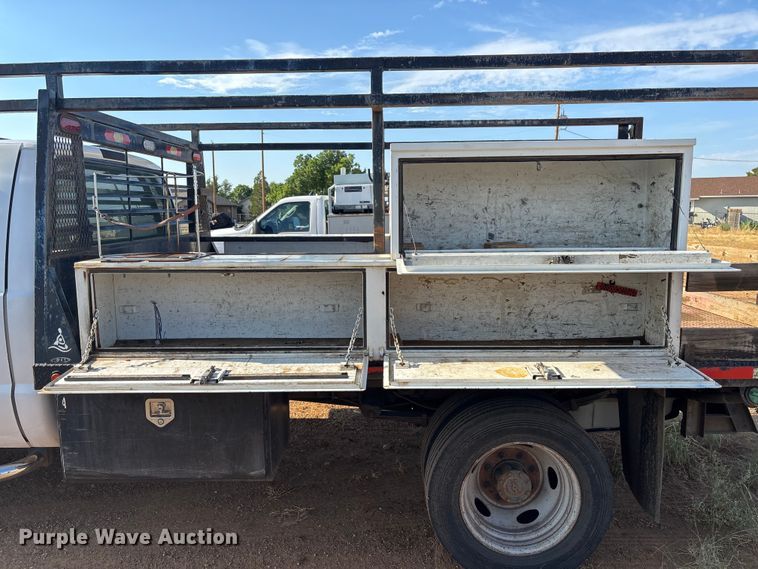 image for item EM5072 2002 Ford F450 Super Duty flatbed truck