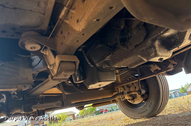 image for item EM5072 2002 Ford F450 Super Duty flatbed truck