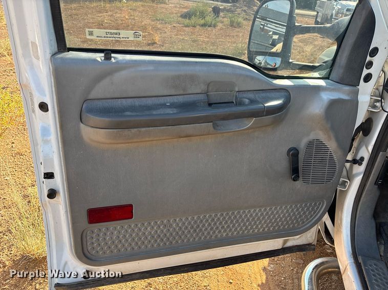 image for item EM5072 2002 Ford F450 Super Duty flatbed truck