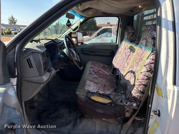 image for item EM5072 2002 Ford F450 Super Duty flatbed truck