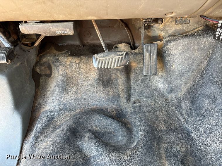 image for item EM5072 2002 Ford F450 Super Duty flatbed truck