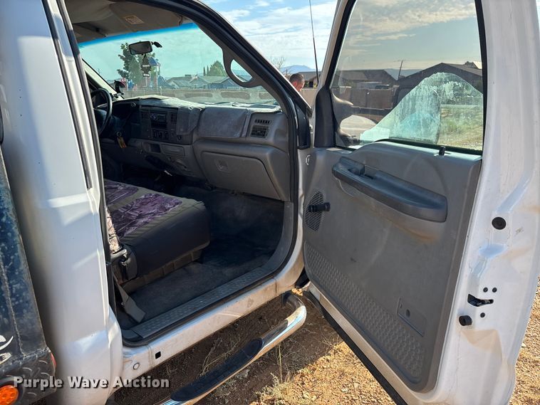 image for item EM5072 2002 Ford F450 Super Duty flatbed truck