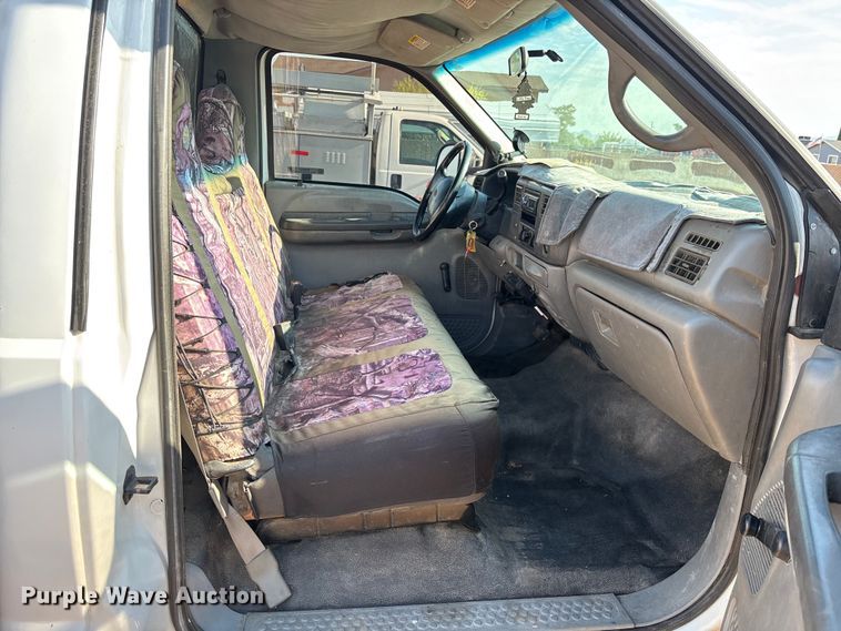 image for item EM5072 2002 Ford F450 Super Duty flatbed truck