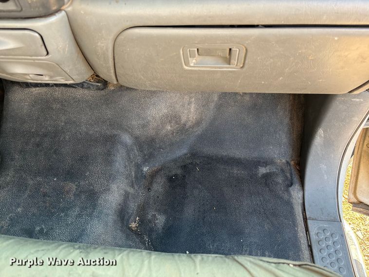 image for item EM5072 2002 Ford F450 Super Duty flatbed truck