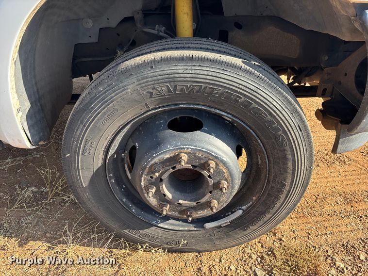 image for item EM5072 2002 Ford F450 Super Duty flatbed truck