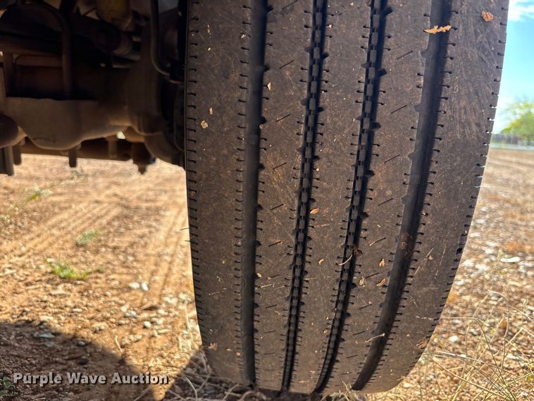 image for item EM5072 2002 Ford F450 Super Duty flatbed truck