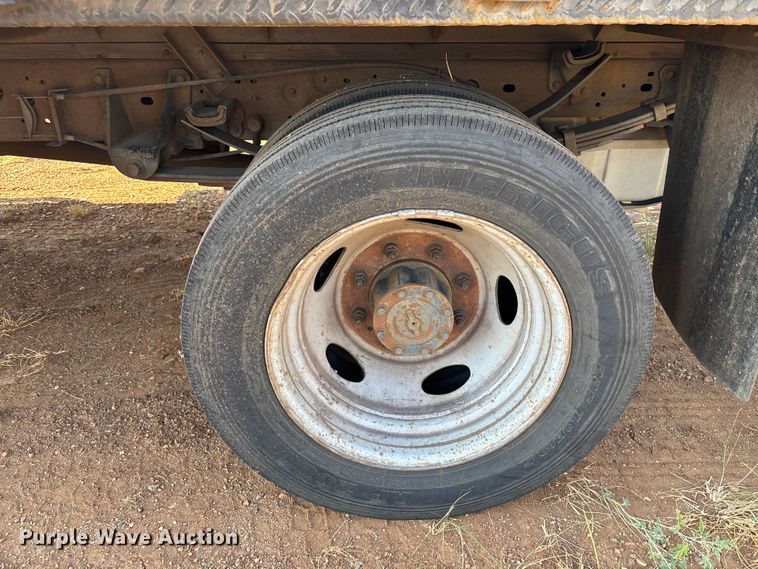 image for item EM5072 2002 Ford F450 Super Duty flatbed truck