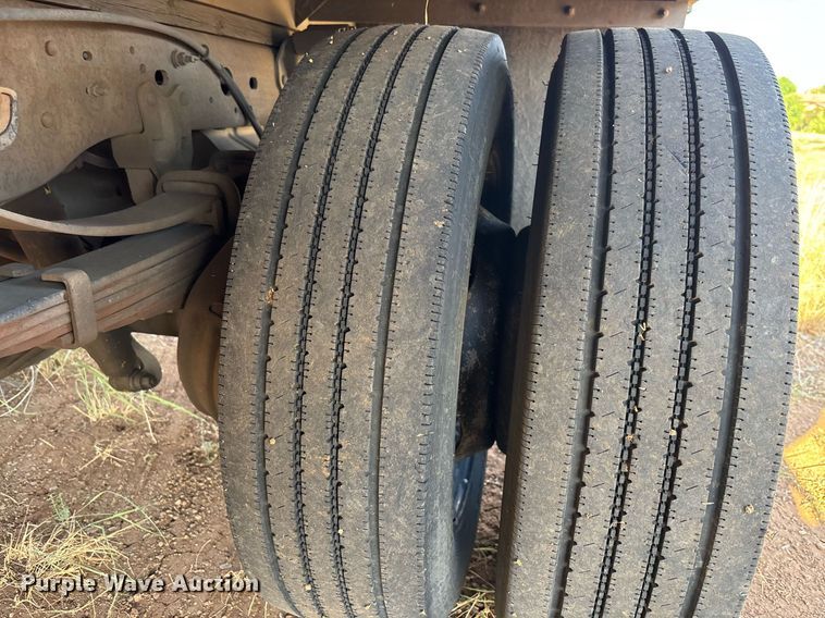 image for item EM5072 2002 Ford F450 Super Duty flatbed truck