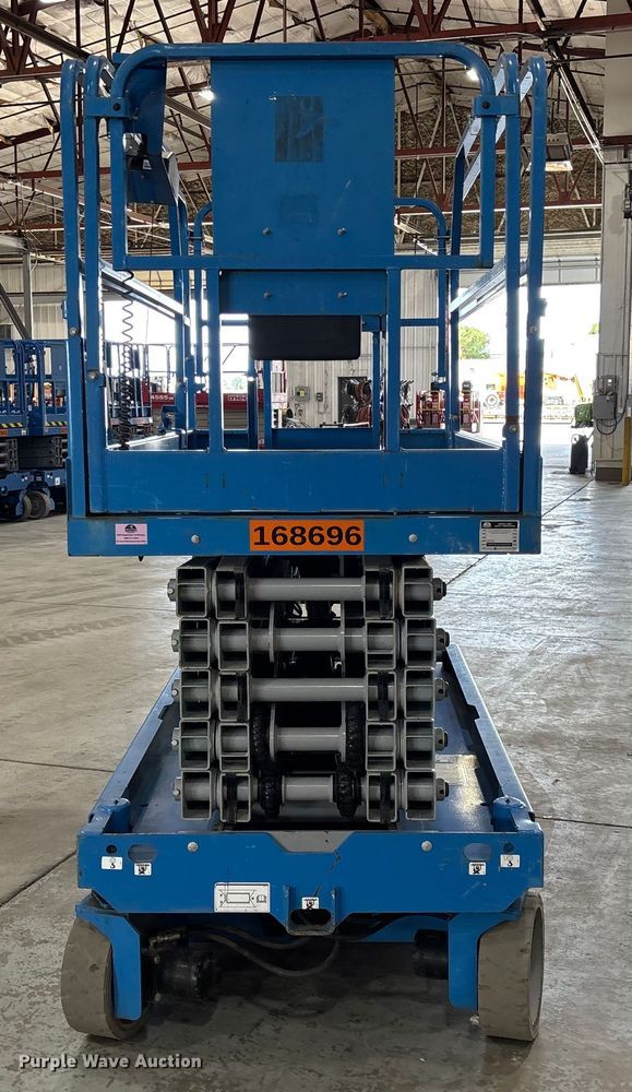 image for item EM5076 2017 Genie  GS-4047 scissor lift