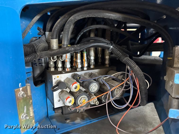 image for item EM5076 2017 Genie  GS-4047 scissor lift