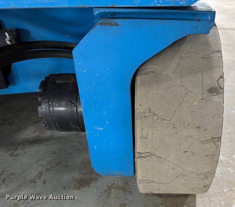 image for item EM5076 2017 Genie  GS-4047 scissor lift