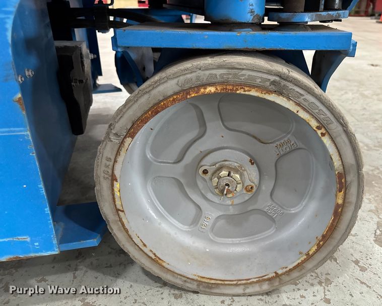 image for item EM5076 2017 Genie  GS-4047 scissor lift