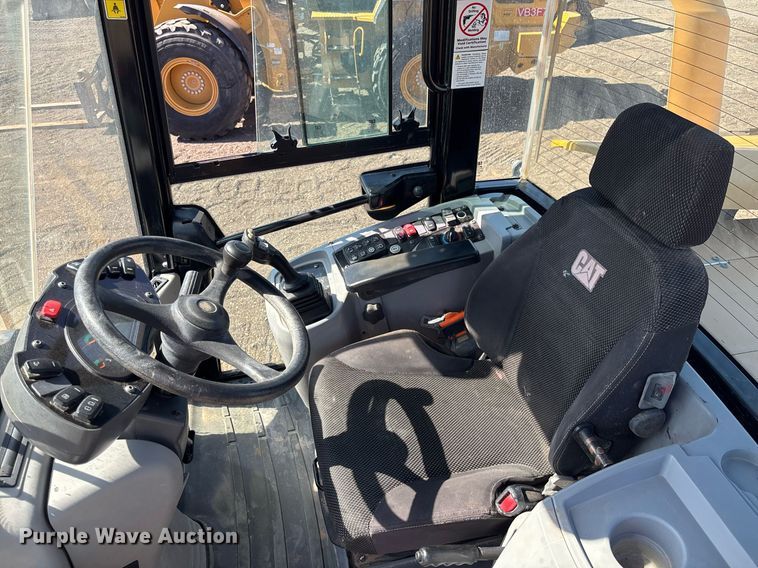 image for item EM5078 2021 Caterpillar 920 wheel loader