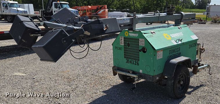 image for item EN2074 2010 Terex RL4000 light plant