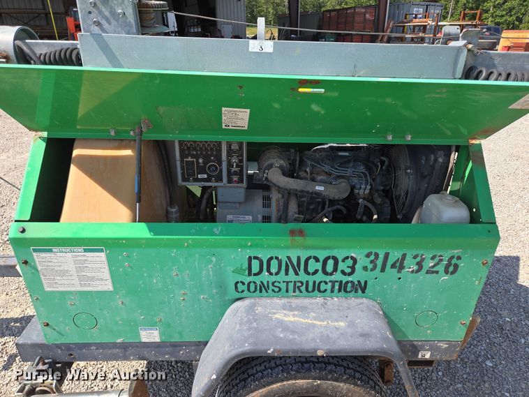 image for item EN2074 2010 Terex RL4000 light plant