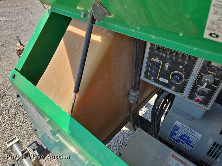 image for item EN2074 2010 Terex RL4000 light plant