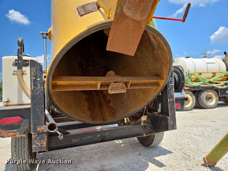 image for item EN2080 2015 Vermeer Vac-Tron LP833SGT vacuum excavator