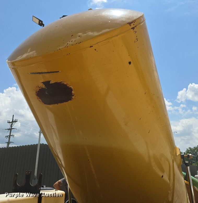 image for item EN2080 2015 Vermeer Vac-Tron LP833SGT vacuum excavator