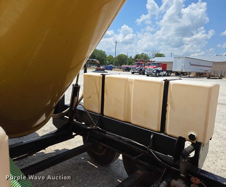 image for item EN2080 2015 Vermeer Vac-Tron LP833SGT vacuum excavator