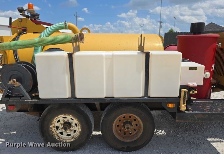 image for item EN2080 2015 Vermeer Vac-Tron LP833SGT vacuum excavator