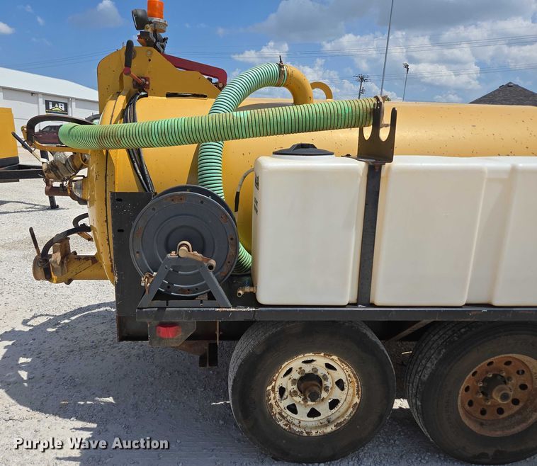 image for item EN2080 2015 Vermeer Vac-Tron LP833SGT vacuum excavator