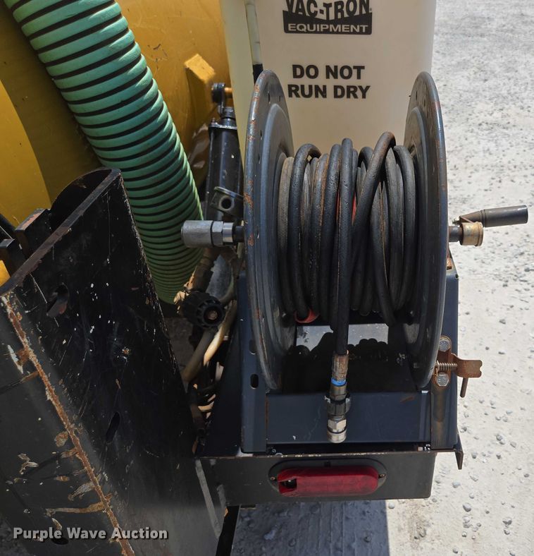 image for item EN2080 2015 Vermeer Vac-Tron LP833SGT vacuum excavator