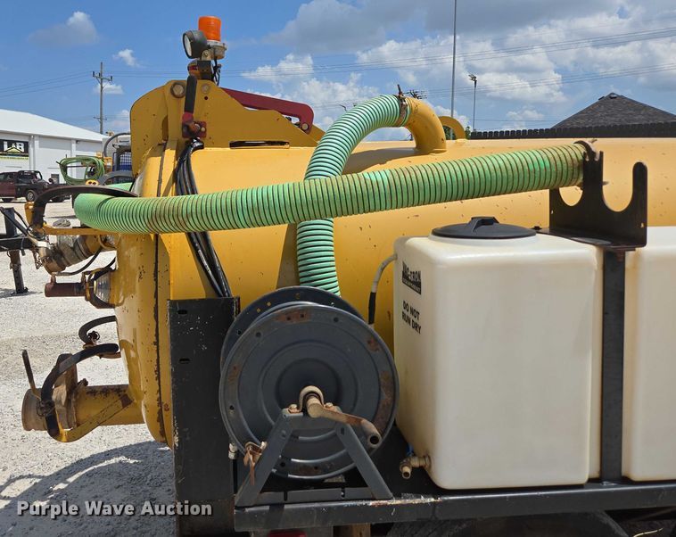 image for item EN2080 2015 Vermeer Vac-Tron LP833SGT vacuum excavator