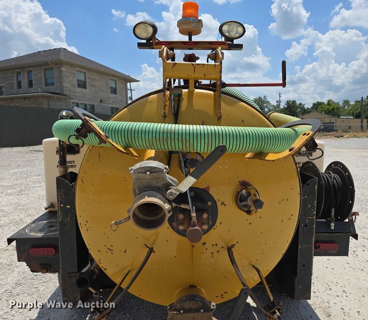 image for item EN2080 2015 Vermeer Vac-Tron LP833SGT vacuum excavator