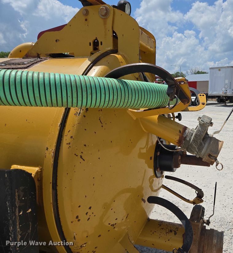 image for item EN2080 2015 Vermeer Vac-Tron LP833SGT vacuum excavator