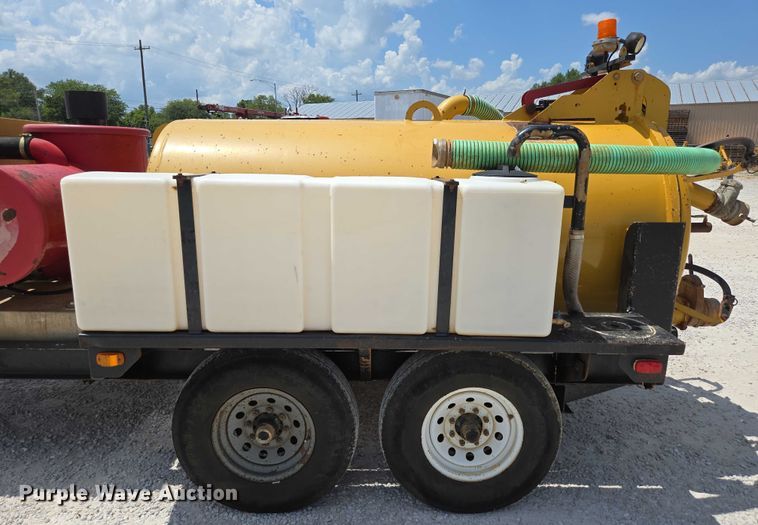 image for item EN2080 2015 Vermeer Vac-Tron LP833SGT vacuum excavator