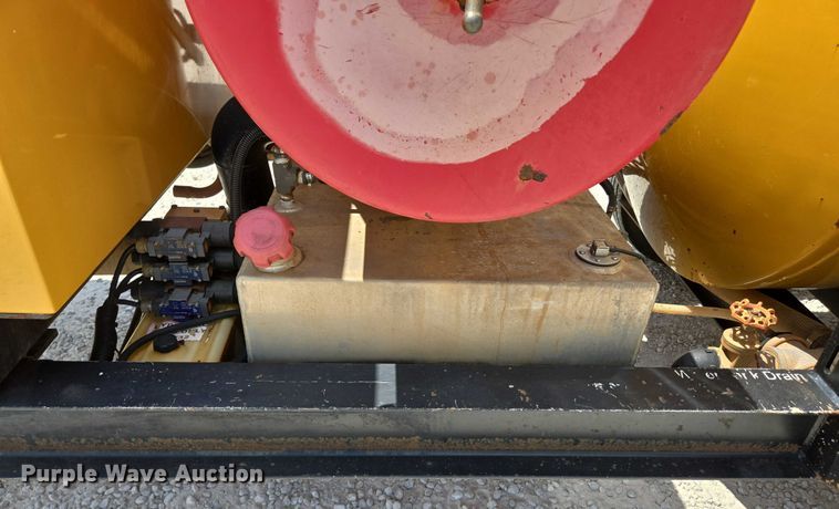 image for item EN2080 2015 Vermeer Vac-Tron LP833SGT vacuum excavator