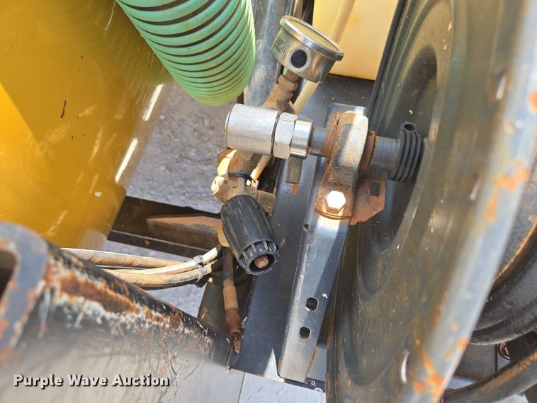 image for item EN2080 2015 Vermeer Vac-Tron LP833SGT vacuum excavator