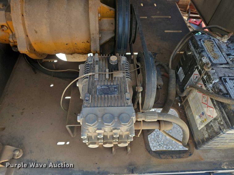 image for item EN2080 2015 Vermeer Vac-Tron LP833SGT vacuum excavator