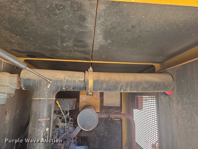 image for item EN2080 2015 Vermeer Vac-Tron LP833SGT vacuum excavator