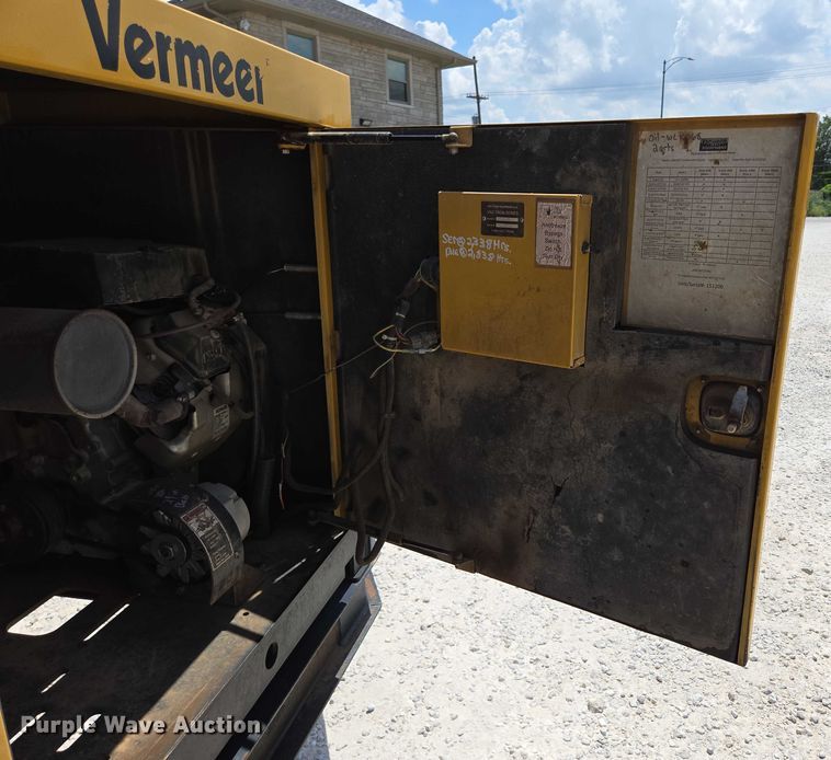 image for item EN2080 2015 Vermeer Vac-Tron LP833SGT vacuum excavator