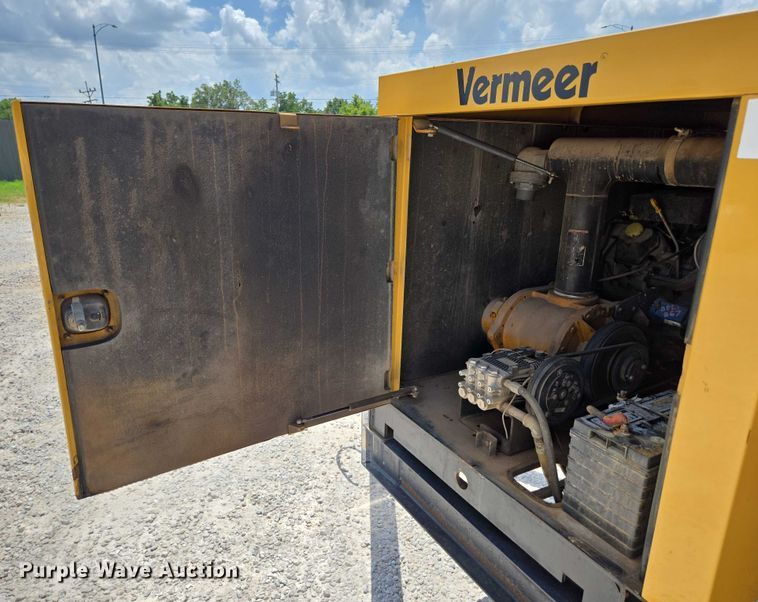 image for item EN2080 2015 Vermeer Vac-Tron LP833SGT vacuum excavator