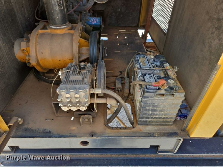 image for item EN2080 2015 Vermeer Vac-Tron LP833SGT vacuum excavator