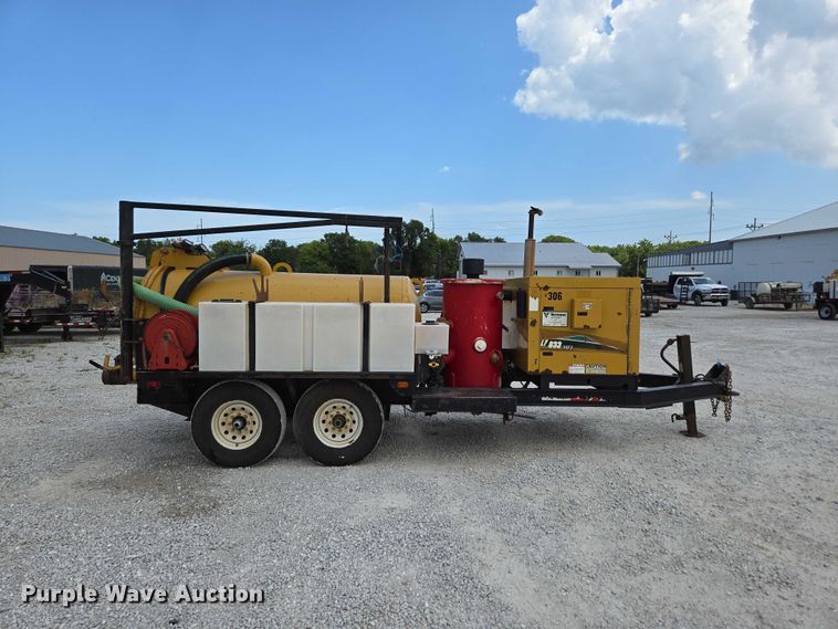 image for item EN2082 2014 Vac-Tron LP833SDT vacuum excavator