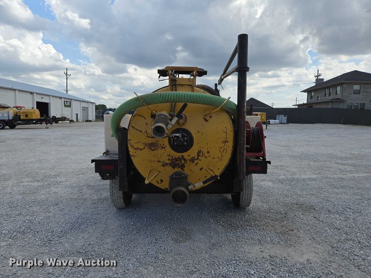 image for item EN2082 2014 Vac-Tron LP833SDT vacuum excavator