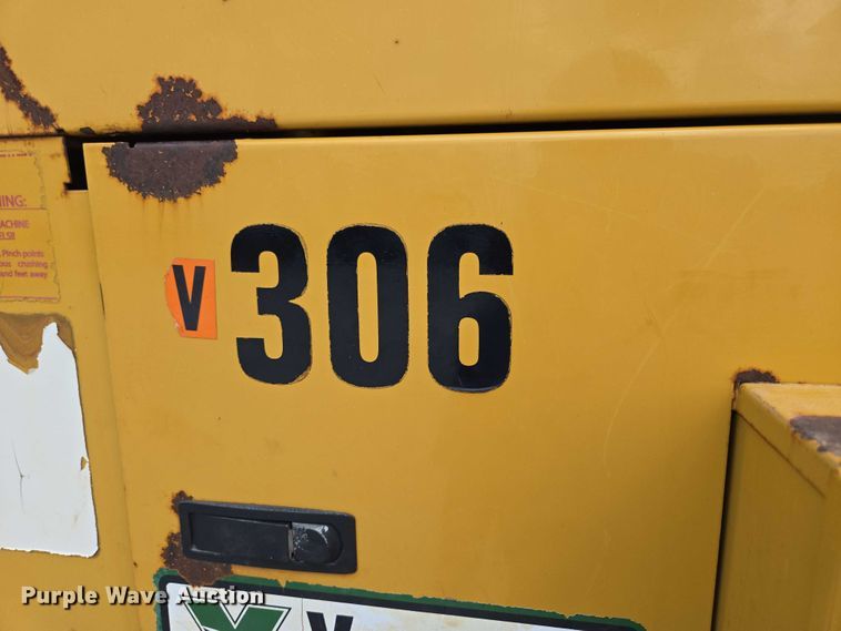 image for item EN2082 2014 Vac-Tron LP833SDT vacuum excavator