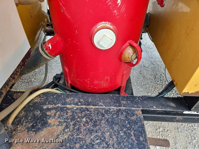 image for item EN2082 2014 Vac-Tron LP833SDT vacuum excavator