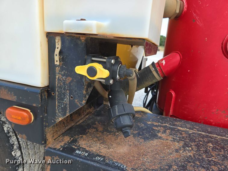 image for item EN2082 2014 Vac-Tron LP833SDT vacuum excavator