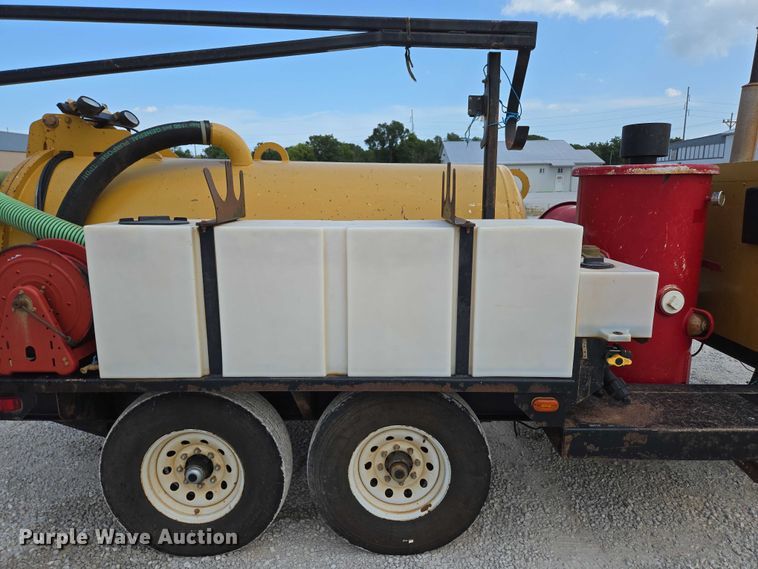 image for item EN2082 2014 Vac-Tron LP833SDT vacuum excavator