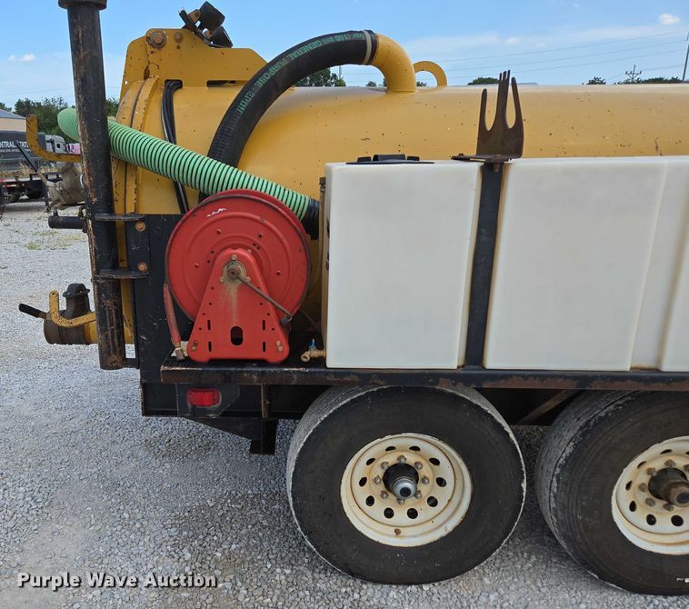 image for item EN2082 2014 Vac-Tron LP833SDT vacuum excavator