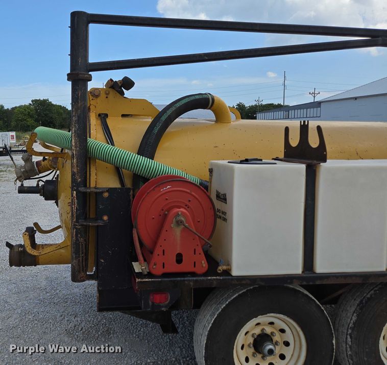 image for item EN2082 2014 Vac-Tron LP833SDT vacuum excavator