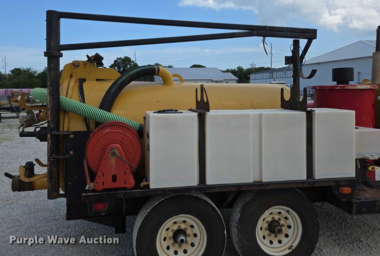 image for item EN2082 2014 Vac-Tron LP833SDT vacuum excavator