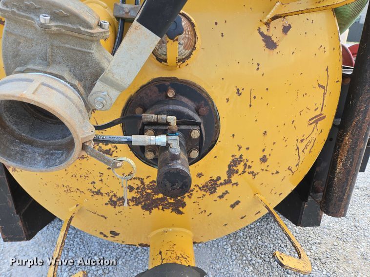 image for item EN2082 2014 Vac-Tron LP833SDT vacuum excavator