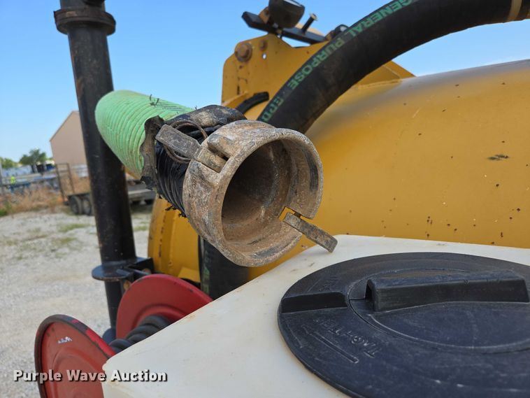 image for item EN2082 2014 Vac-Tron LP833SDT vacuum excavator