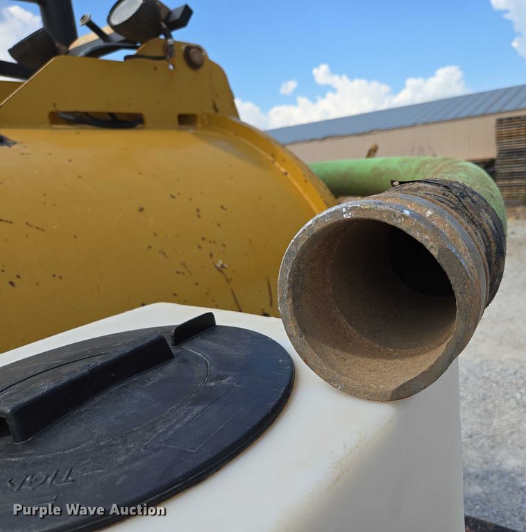 image for item EN2082 2014 Vac-Tron LP833SDT vacuum excavator